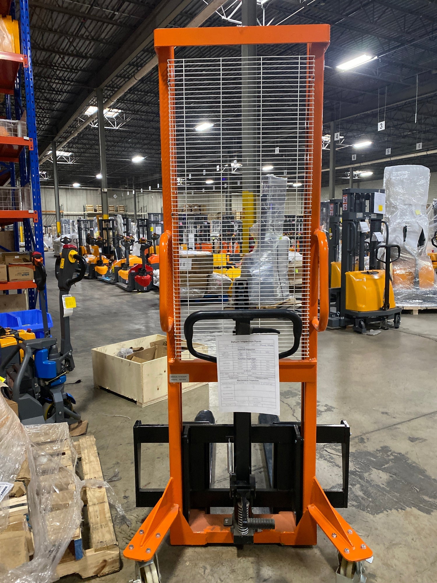 Gerbeur manuel d'occasion de 2 200 lb, fourches réglables, pieds fixes, levage de 63 po